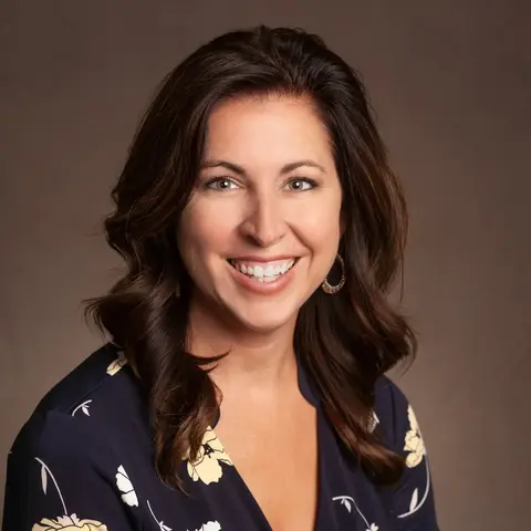 Headshot of Elizabeth Sneller