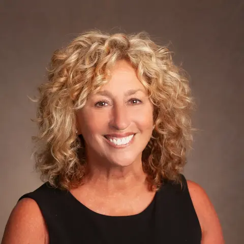 headshot of Tammy Tinder