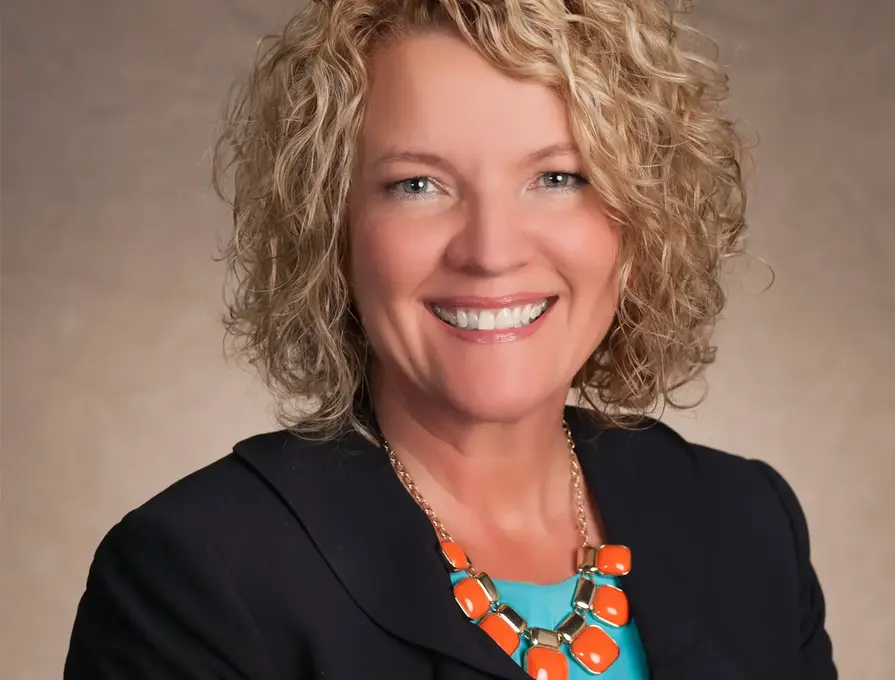 Headshot of Rechelle Huck
